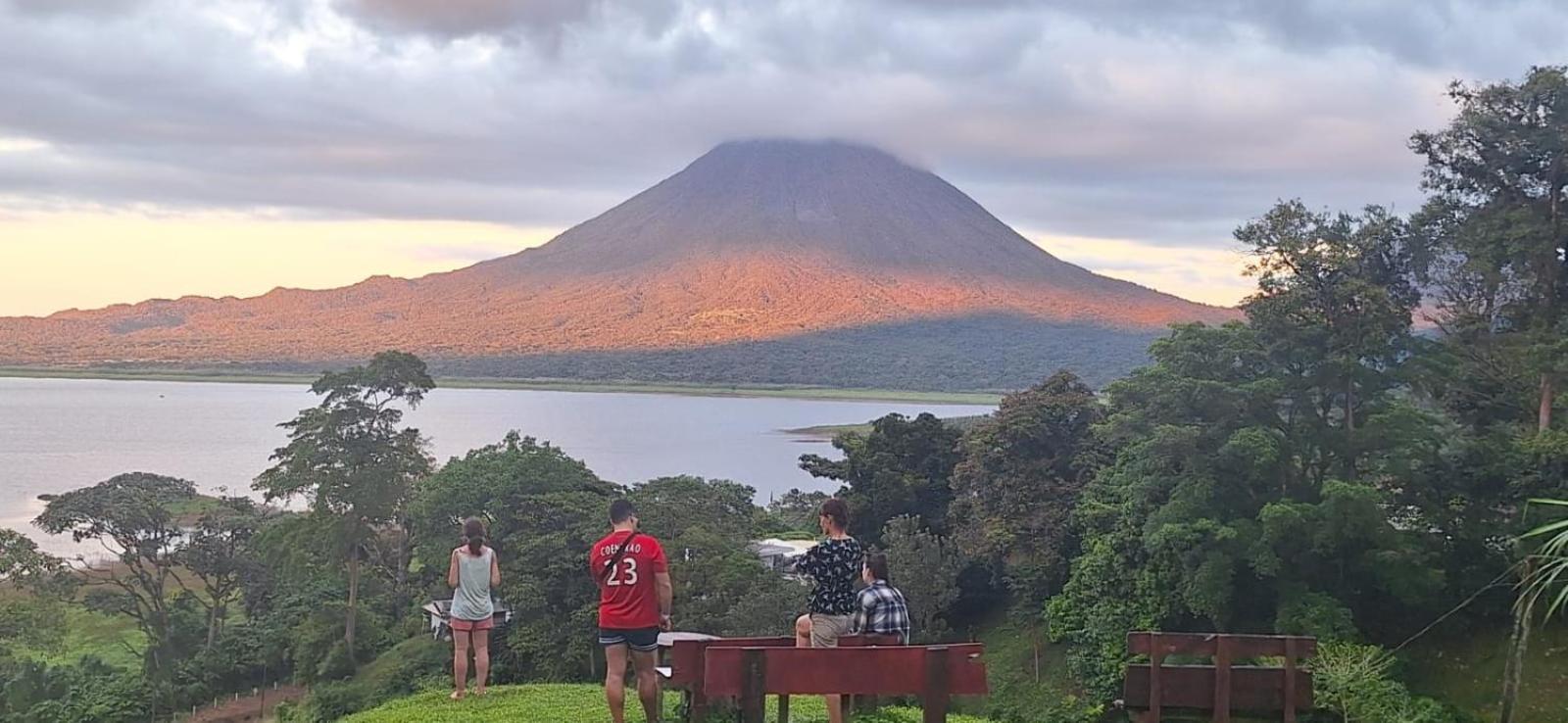 Sunset Inn La Fortuna ภายนอก รูปภาพ